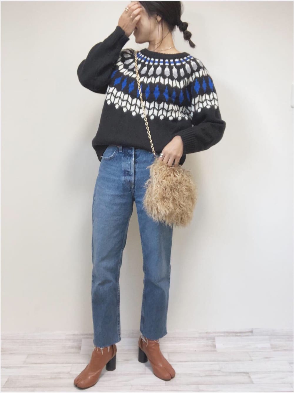 「ノルディック柄、ノルディックセーター、ZARA、zozoデニム、足袋ブーツ、ファーバッグ、たまねぎヘアー、カジュアルコーデ、カジュアル、オトナカジュアル」｜「ZARAのアイテム（デニムパンツ、ブルー系）」を使った、nachicoさん（レディース・164cm）の秋コーディネートの1枚目の写真