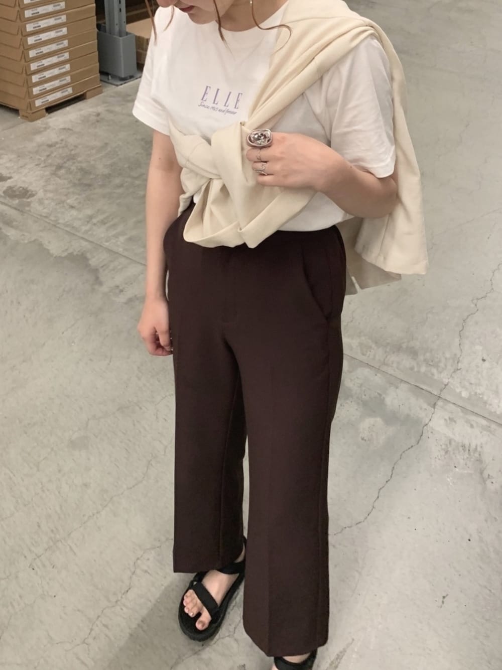 「シンプルコーデ、パンツスタイル、白Tシャツ、GU、スポーツサンダル、IKEA、Kastane、スラックス、淡色コーデ、プチプラ」｜「GUのアイテム（スラックス、ブラウン系）」を使った、u y u ［相互］さん（レディース・165cm）の夏コーディネートの1枚目の写真