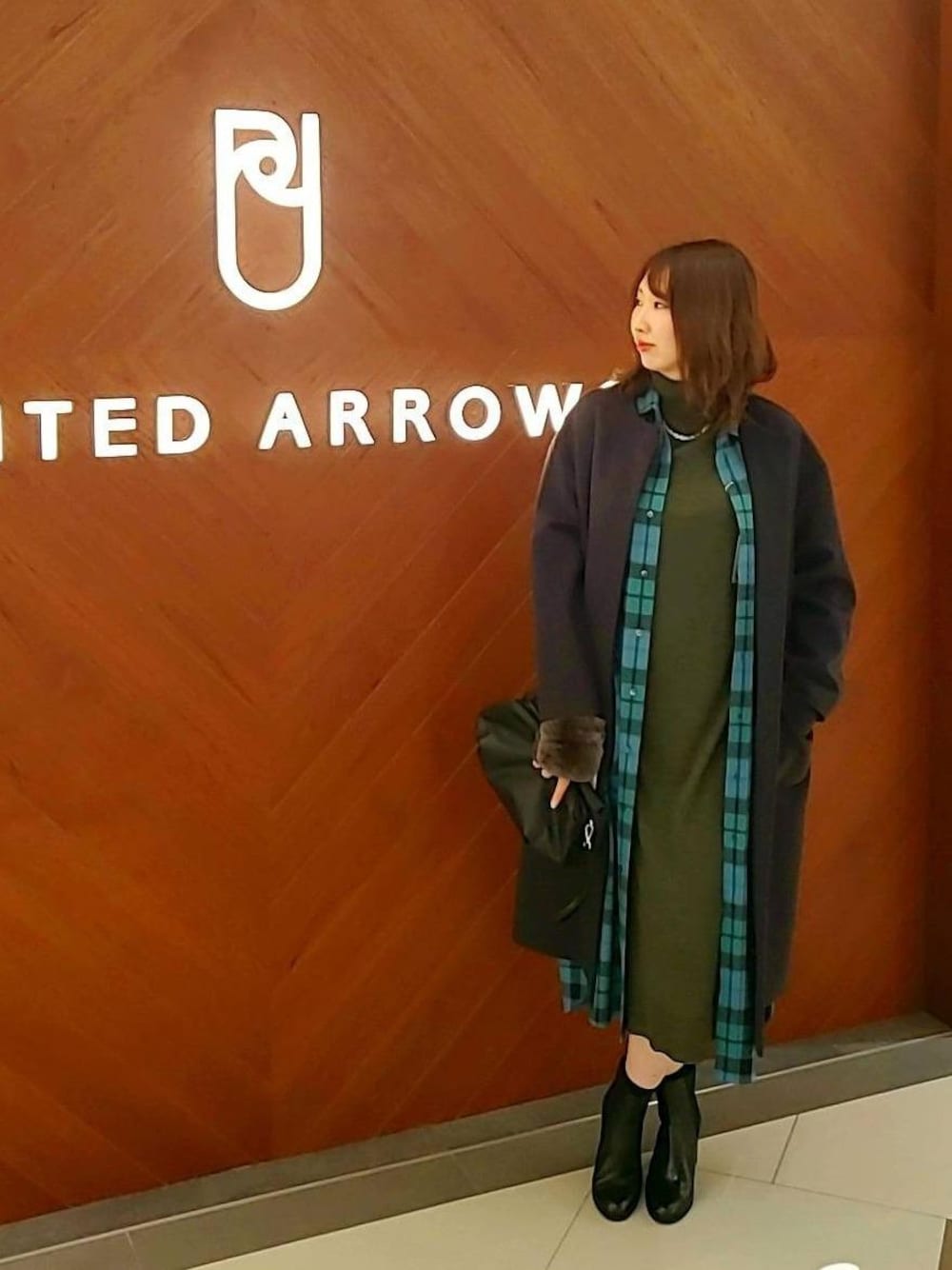 「ODETTE E ODILEのOFC ワイドゴア ショートブーツ65↑（ブーツ、ブラック系）」を使った、池田 優子さん（レディース・164cm）の冬コーディネートの1枚目の写真