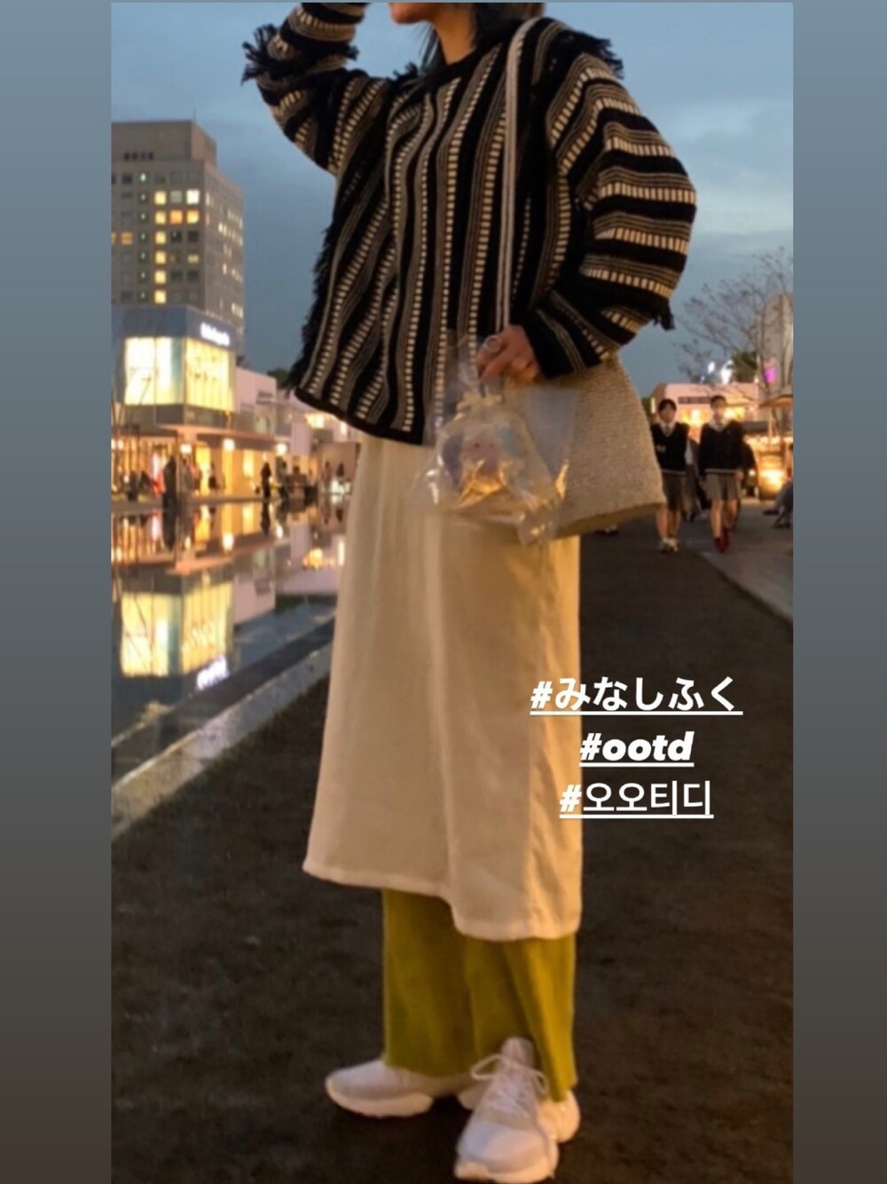 「みなしふく」｜「BEAMSのアイテム（ニット/セーター、ブラック系）」を使った、みなさん（レディース・154cm）の冬コーディネートの1枚目の写真