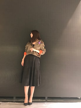 「DIESEL（ディーゼル）のアイテム（ミリタリージャケット、グリーン系）」を使った、ももかさん（レディース・161cm）の秋コーディネート