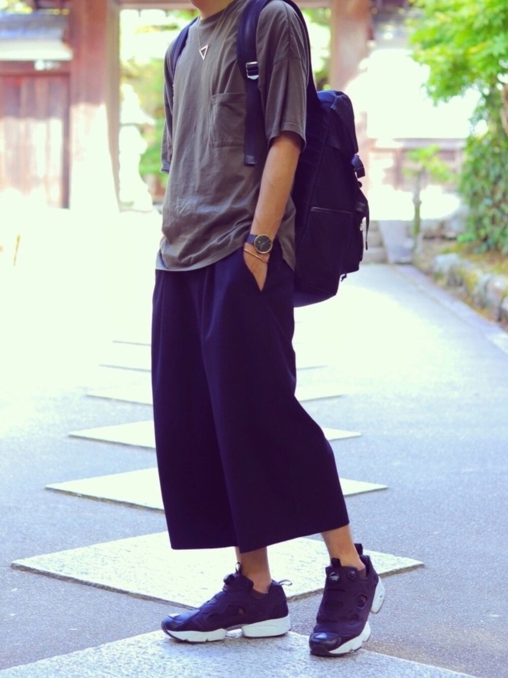 「バングル、ガウチョパンツ、ポンプフューリー、黒リュック、シンプル、スニーカー、ラフ、夏コーデ、ビッグT、オーバーサイズ」｜「No ItemのNo Item（その他、その他）」を使った、𝐌𝐀𝐎𝐖☪︎⋆さん（メンズ・170cm）の夏コーディネートの1枚目の写真