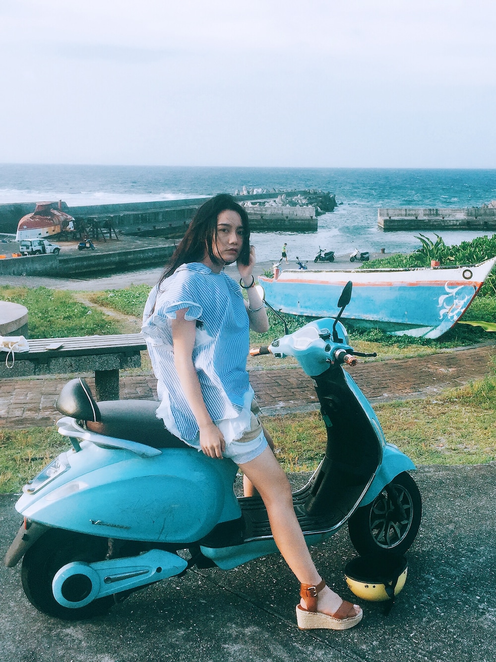 「Sacaiのアイテム（その他トップス、ブルー系）」を使った、JennieHさん（レディース・163cm）の夏コーディネートの1枚目の写真