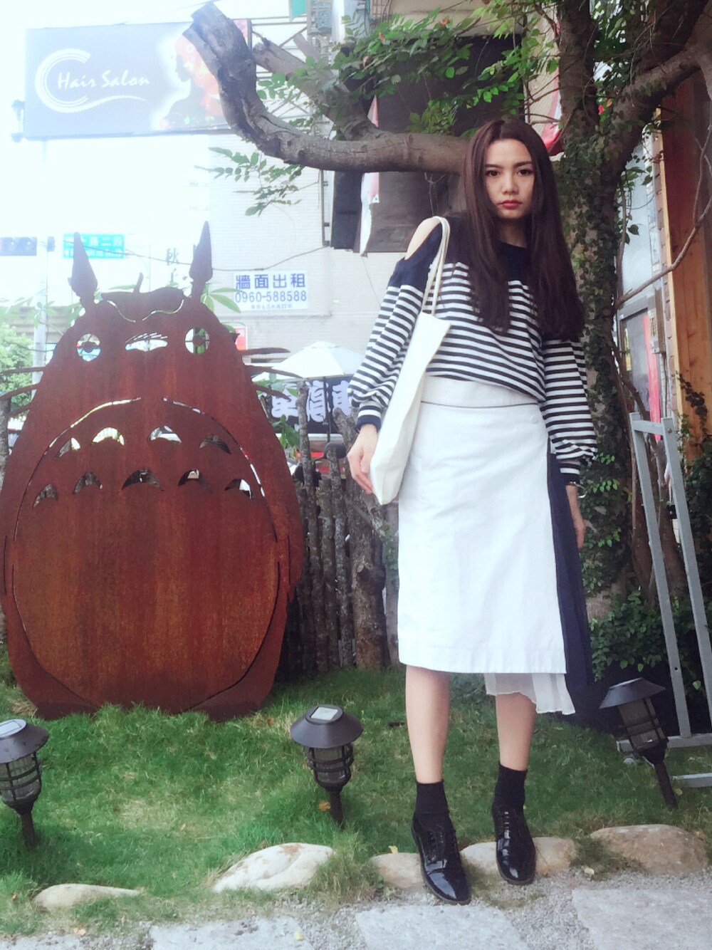 「MUJI Laboのアイテム（エコバッグ/サブバッグ、ベージュ系）」を使った、JennieHさん（レディース・163cm）の夏コーディネートの1枚目の写真