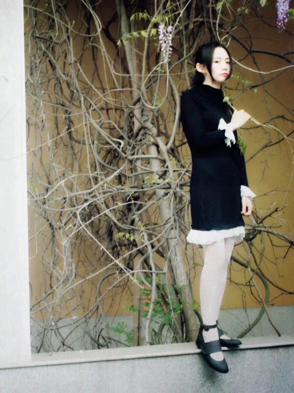 「オトナ女子」｜「Acne Studiosのアイテム（その他シューズ、ブラック系）」を使った、JennieHさん（レディース・163cm）の夏コーディネートの1枚目の写真