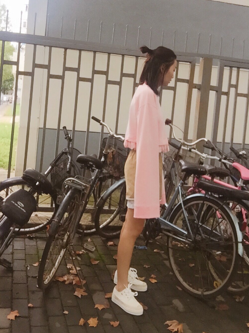 「秋のコーデ」｜「FENTY PUMA by Rihannaのアイテム（パーカー、ピンク系）」を使った、JennieHさん（レディース・163cm）の秋コーディネートの1枚目の写真
