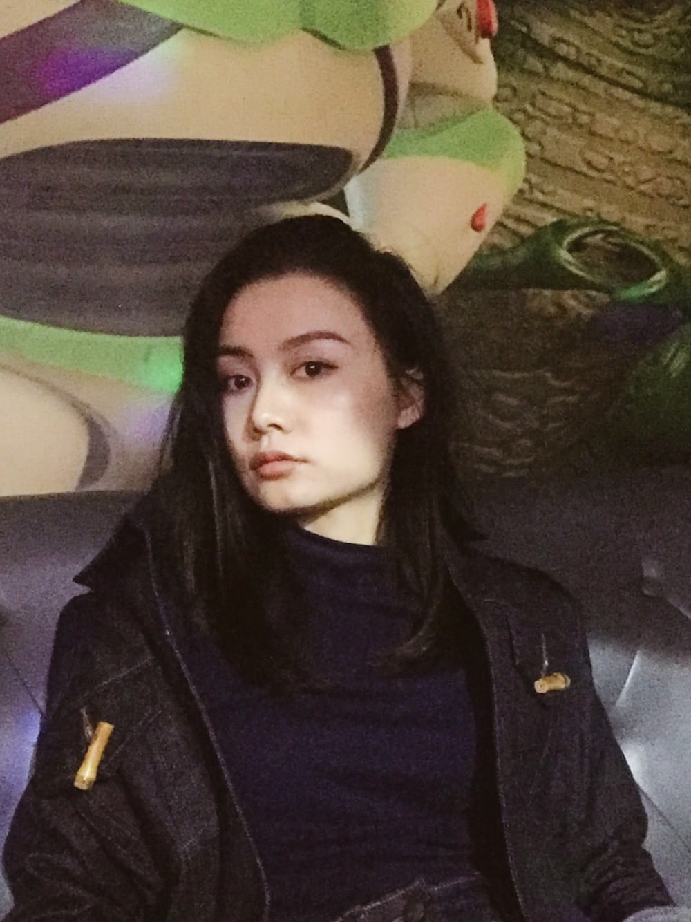 「karaoke day」｜「Acne Studiosのアイテム（デニムジャケット、ブラック系）」を使った、JennieHさん（レディース・163cm）の春コーディネートの1枚目の写真