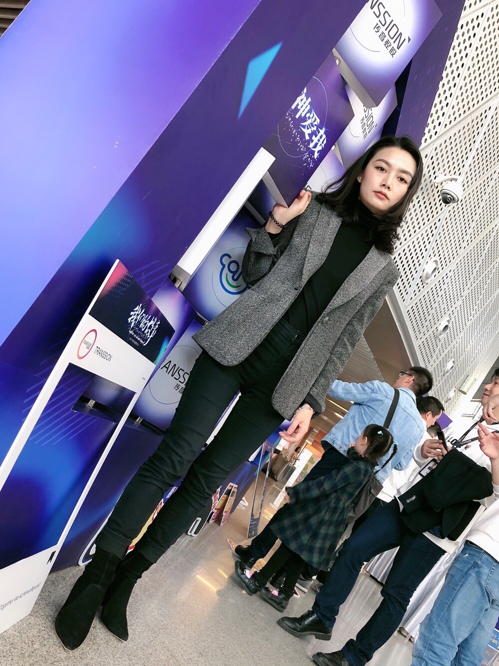 「カジュアル、プチプラコーデ」｜「Frameのアイテム（テーラードジャケット、グレー系）」を使った、JennieHさん（レディース・164cm）の冬コーディネートの1枚目の写真