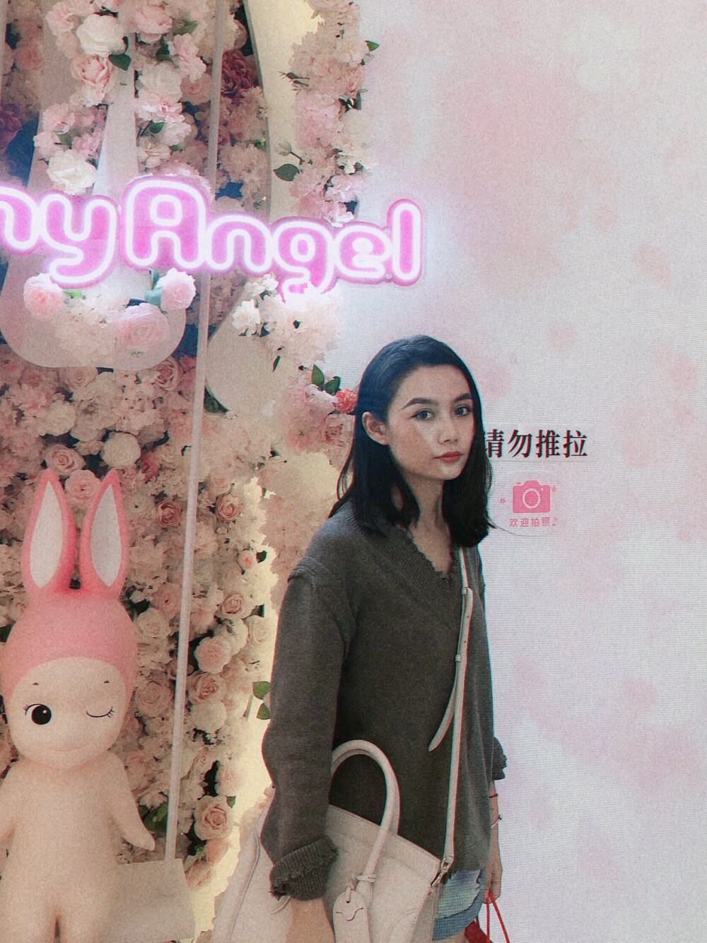 「春コーデ、シンプル、今日のコーデ」｜「alexanderwangのアイテム（ニット/セーター、グレー系）」を使った、JennieHさん（レディース・163cm）の春コーディネートの1枚目の写真