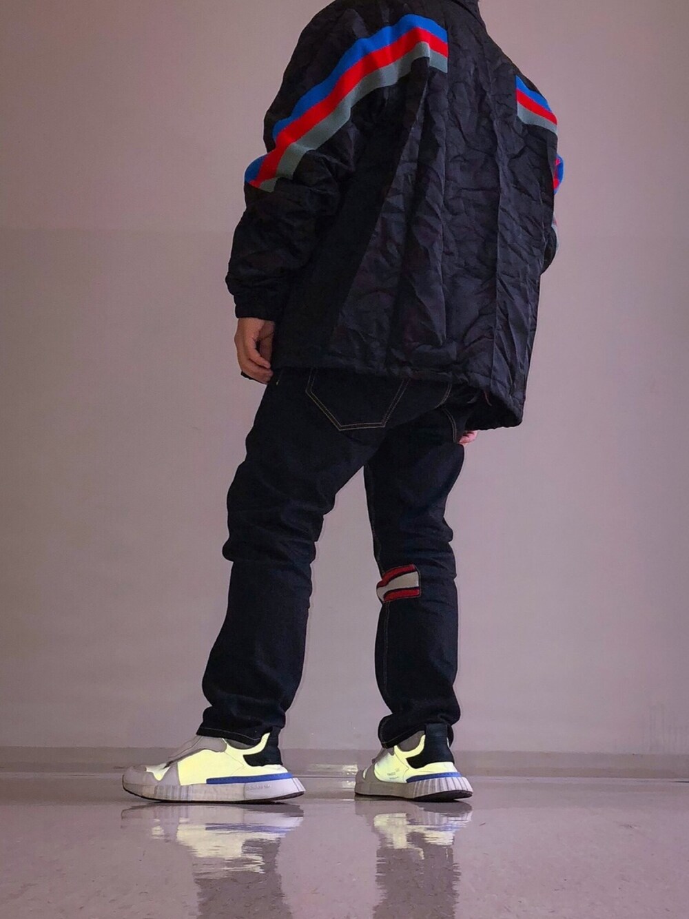 「FACETASM、adidas、adidas originals、スニーカー、秋コーデ、黒、大学生、コーチジャケット、低身長、ootd」｜「FACETASMのWRINKLED NYLON RIB COACH JACKET（ブルゾン、ブラック系）」を使った、Kentoolさん（メンズ・163cm）の秋コーディネートの1枚目の写真