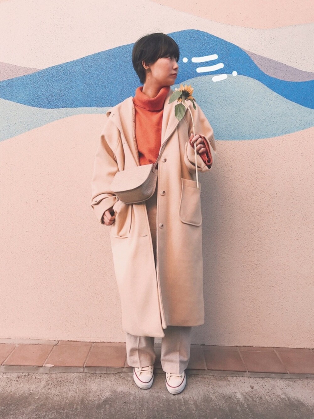 「ゆるコーデ、お洒落さんとつながりたい、今日のコーデ、スニーカー、オーバーサイズ、outfit、converse、韓国ファッション、ohotoro、ロングコート」｜「OHOTOROのアイテム（その他アウター、イエロー系）」を使った、栗さん（レディース・161cm）の冬コーディネートの1枚目の写真