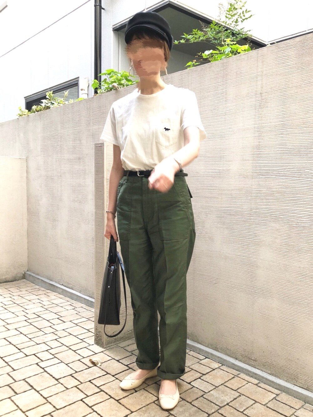 「ootd、カジュアル、休日コーデ、シンプルコーデ、ウエストイン、Tシャツ、ベイカーパンツ、マリンキャップ、バレエシューズ、シルバーアクセサリー」｜「CA4LAのマリンキャップ（帽子、ブラック系）」を使った、n★pさん（レディース・167cm）の秋コーディネートの1枚目の写真