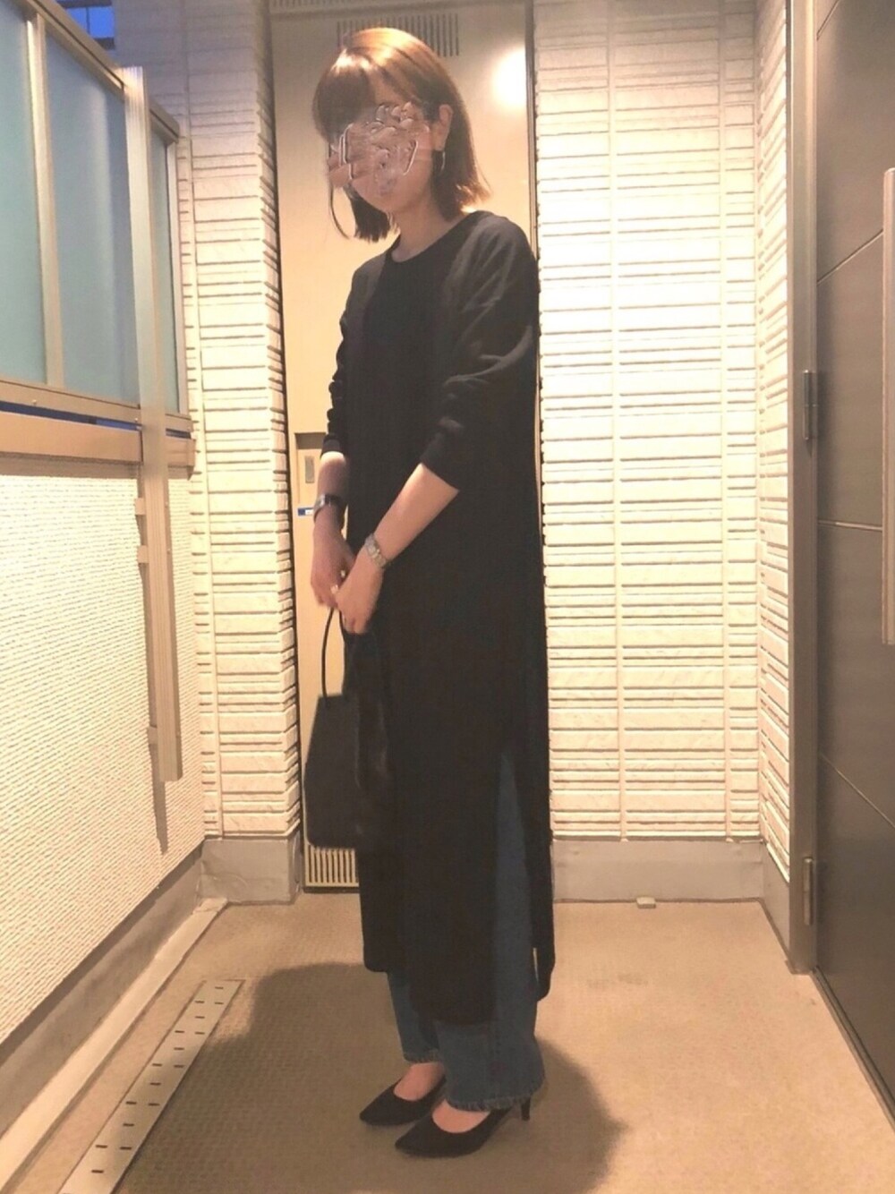 「秋のコーデ、休日スタイル、シンプル、オトナカジュアル、ニット、ワンピース、ロングワンピース、デニム、巾着バッグ、シルバーアクセサリー」｜「FRAMeWORKの*12GG ロングプルオーバー◆（ワンピース、ブルー系）」を使った、n★pさん（レディース・167cm）の秋コーディネートの1枚目の写真