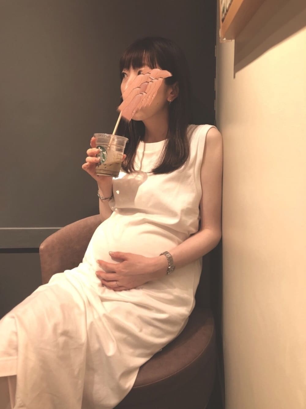 「夏コーデ、休日スタイル、シンプル、ゆるコーデ、ワントーンコーデ、ワンピース、ノースリーブワンピース、シルバーアクセサリー、マタニティ、ママコーデ」｜「LOWRYS FARMのペルビアンピマワンピース/NS　793077 （ワンピース、ホワイト系）」を使った、n★pさん（レディース・167cm）の夏コーディネートの1枚目の写真