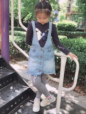 「GU（ジーユー）のアイテム（デニムスカート、ブルー系）」を使った、yu_yulingさん（キッズ・130cm）の春コーディネート
