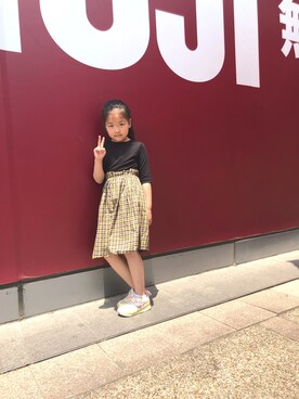 「GU（ジーユー）のアイテム（ワンピース、ブラック系）」を使った、yu_yulingさん（キッズ・130cm）の春コーディネート