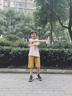 「アイテム（カーゴパンツ、イエロー系）」を使った、yu_yulingさん（キッズ・130cm）の夏コーディネート