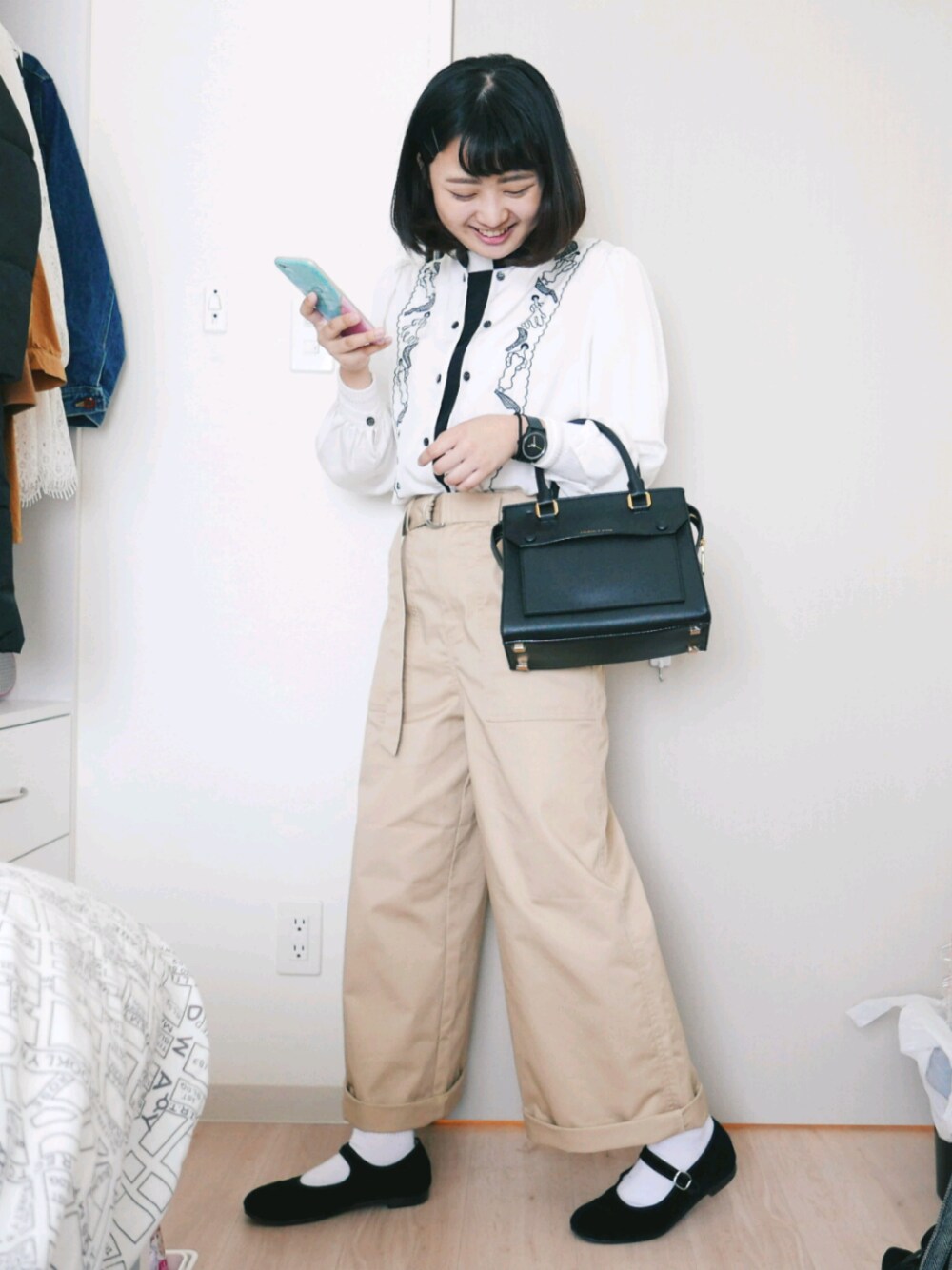 「古着、BEAMS BOY、LOWRYS FARM、CHARLES＆KEITH、elegant、casual」｜「CHARLES & KEITHのアイテム（ハンドバッグ、ブラック系）」を使った、mojoさん（レディース・160cm）の春コーディネートの1枚目の写真