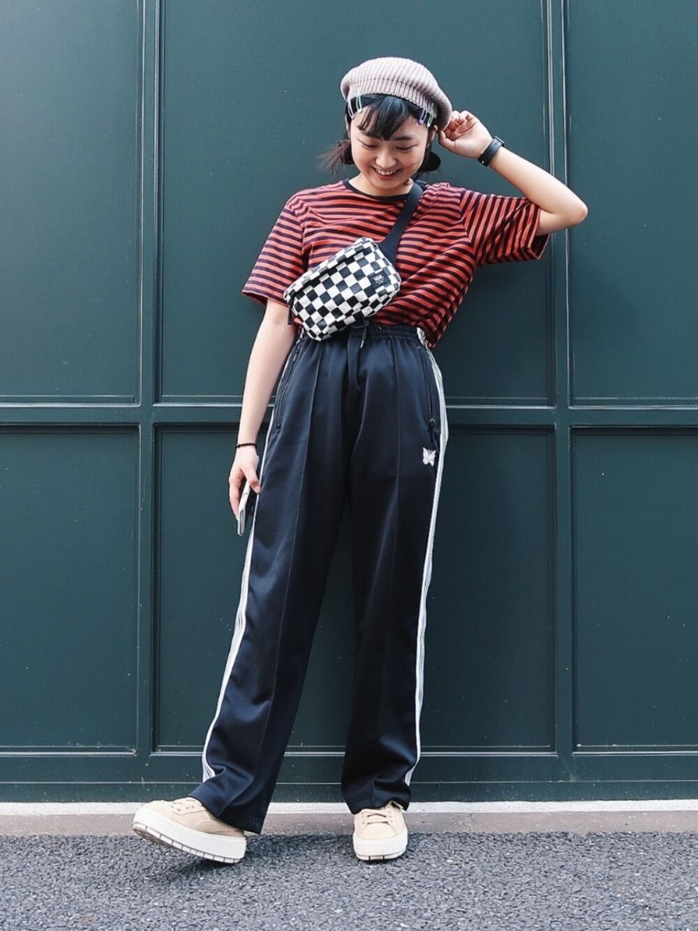 「夏コーデ、outfit、BEAMS BOY、pumasuede、NEEDLES、VANS、Nepenthes」｜「NEPENTHESのアイテム（Tシャツ/カットソー、レッド系）」を使った、mojoさん（レディース・160cm）の夏コーディネートの1枚目の写真