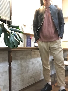 「オフホワイト」｜「アイテム（ライダースジャケット）」を使った、KEIさん（メンズ・175cm）の春コーディネート