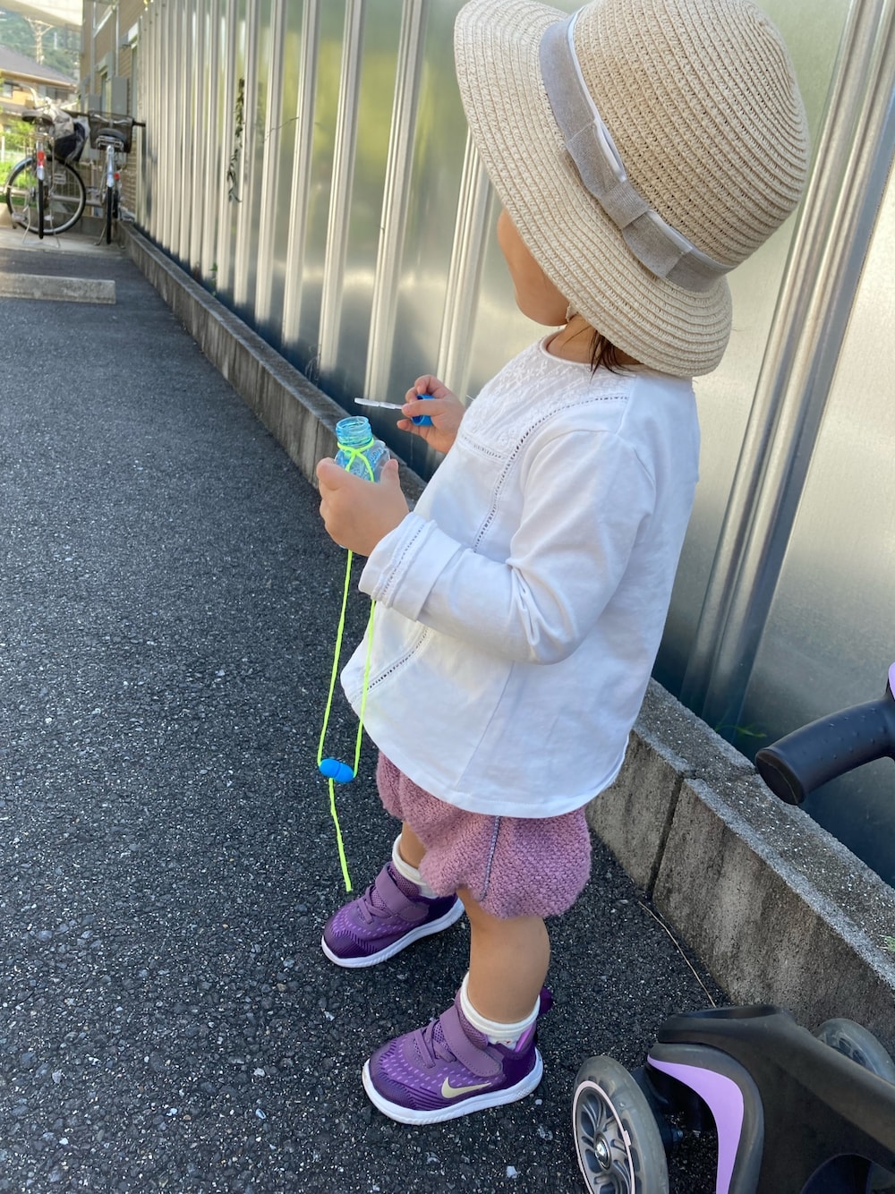 「休日スタイル、女の子コーデ」｜「COMME CA ISMのアイテム（ハット、ベージュ系）」を使った、もちゃんさん（キッズ・80cm）の秋コーディネートの1枚目の写真