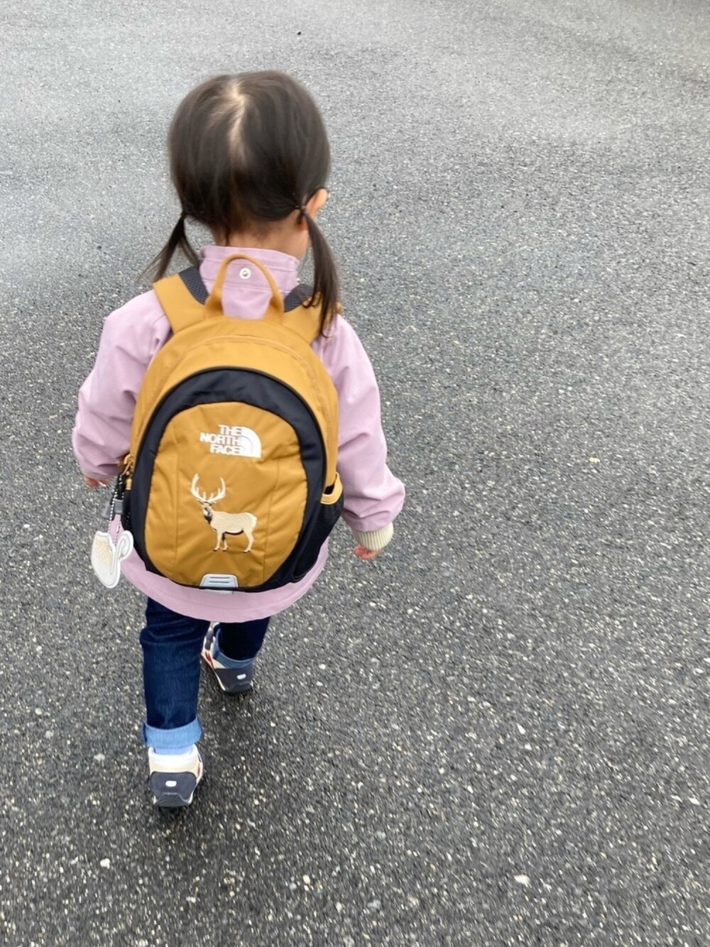 「2歳、おんなのこ、保育園帰り」｜「MINI A TUREのWally Fleece Jacket（ジャケット/アウター、ピンク系）」を使った、もちゃんさん（キッズ・80cm）の冬コーディネートの1枚目の写真