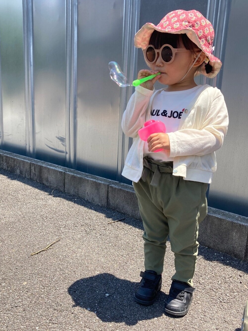 「おんなのこ、ＵＶカット、UNIQLO」｜「UNIQLOのポール&ジョー　UT（Tシャツ/カットソー、ホワイト系）」を使った、もちゃんさん（キッズ・80cm）の春コーディネートの1枚目の写真