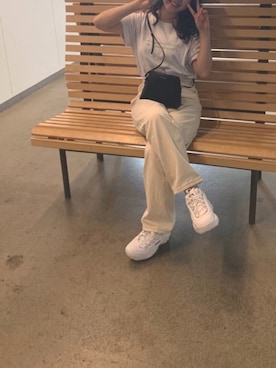 「Kastane（カスタネ）の【UNISEX】刺繍小ロゴTee（Tシャツ/カットソー、ホワイト系）」を使った、Hozu🧸さん（レディース）の秋コーディネート