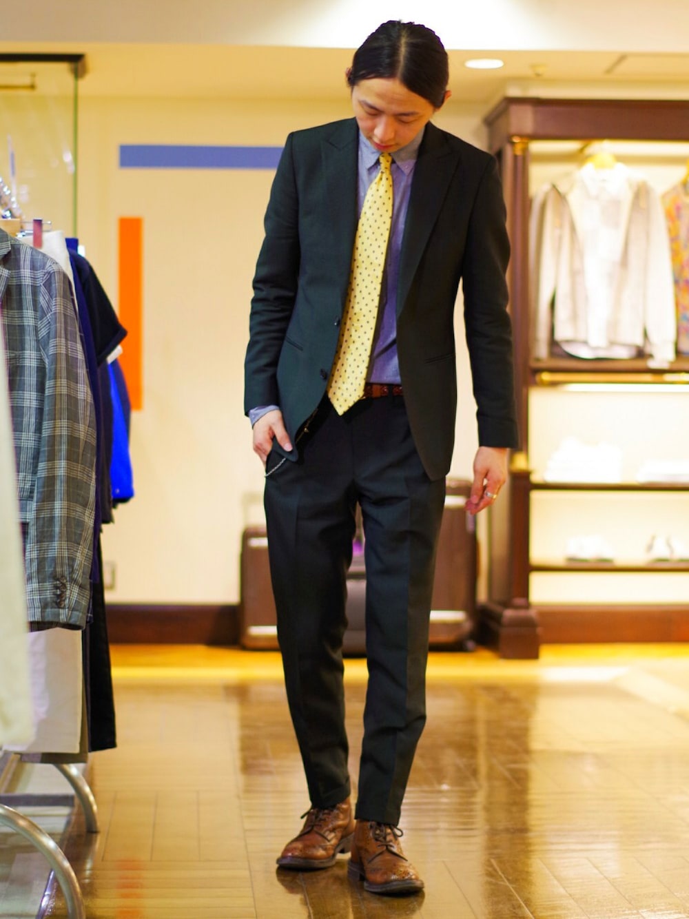 「セットアップ、スーツスタイル、tricker's、ギンガムチェック、ネクタイ、メッシュベルト、ウォレットチェーン」｜「Tricker'sのcountry boots（ブーツ、ブラウン系）」を使った、ゆうぞー▼▲▼▲さん（メンズ・175cm）の夏コーディネートの1枚目の写真