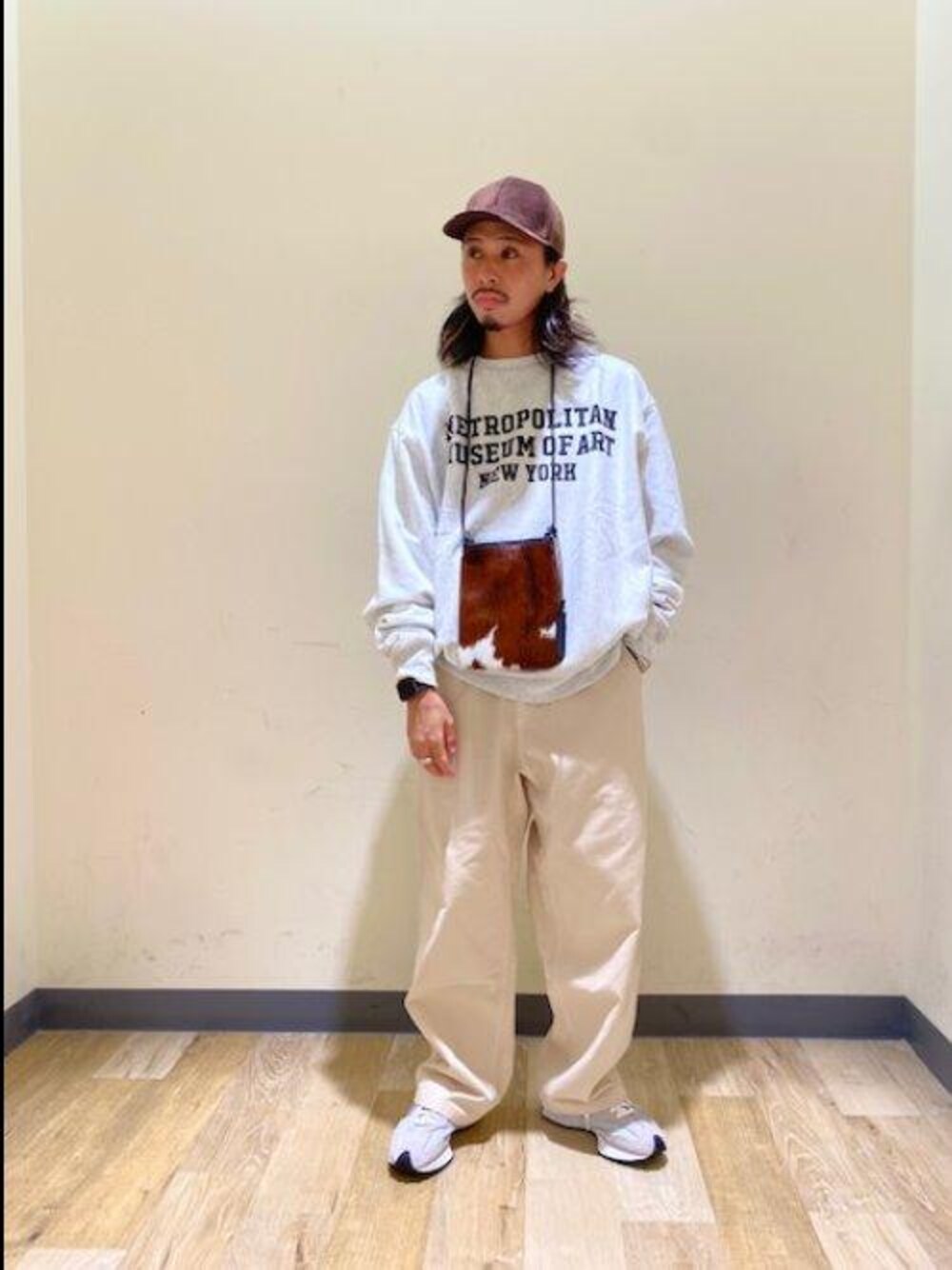 「スニーカー、リラックス、ストリート、ハット/キャップ、■GRAMICCI、■DAIWA、■GUNG HO」｜「NEW BALANCEの＜New Balance（ニューバランス）＞MS327 MM1/MA1 スニーカー（スニーカー、グレー系）」を使った、tomomuさん（メンズ・168cm）の秋コーディネートの1枚目の写真