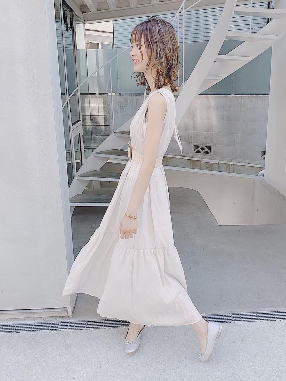 「ワンピース」｜「w closetの後ろリボンワッシャーワンピース（ワンピース、ベージュ系）」を使った、ERIKOさん（レディース・160cm）の夏コーディネートの1枚目の写真