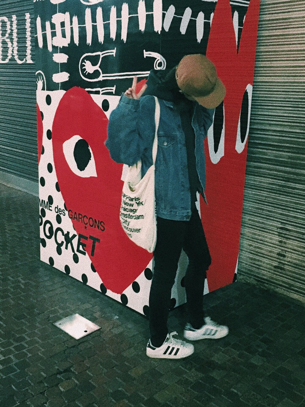 「シンプル、ootd、stussy、adidas、streetstyle、street、スニーカー」｜「STUSSYのStock Low Cap（キャップ、ブラウン系）」を使った、smkさん（レディース・175cm）の春コーディネートの1枚目の写真