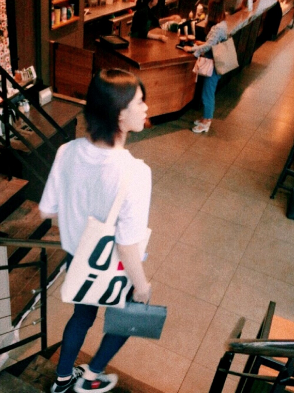 「SUNSPEL、oioi、COMME des GARCONS、ラフ、スキニーデニム、スニーカー、シンプル、夏」｜「SUNSPELのSUNSPEL / Men's Long-Staple Cotton T-Shirt With Sun & Cloud Print（Tシャツ/カットソー、ホワイト系）」を使った、smkさん（レディース・175cm）の夏コーディネートの1枚目の写真