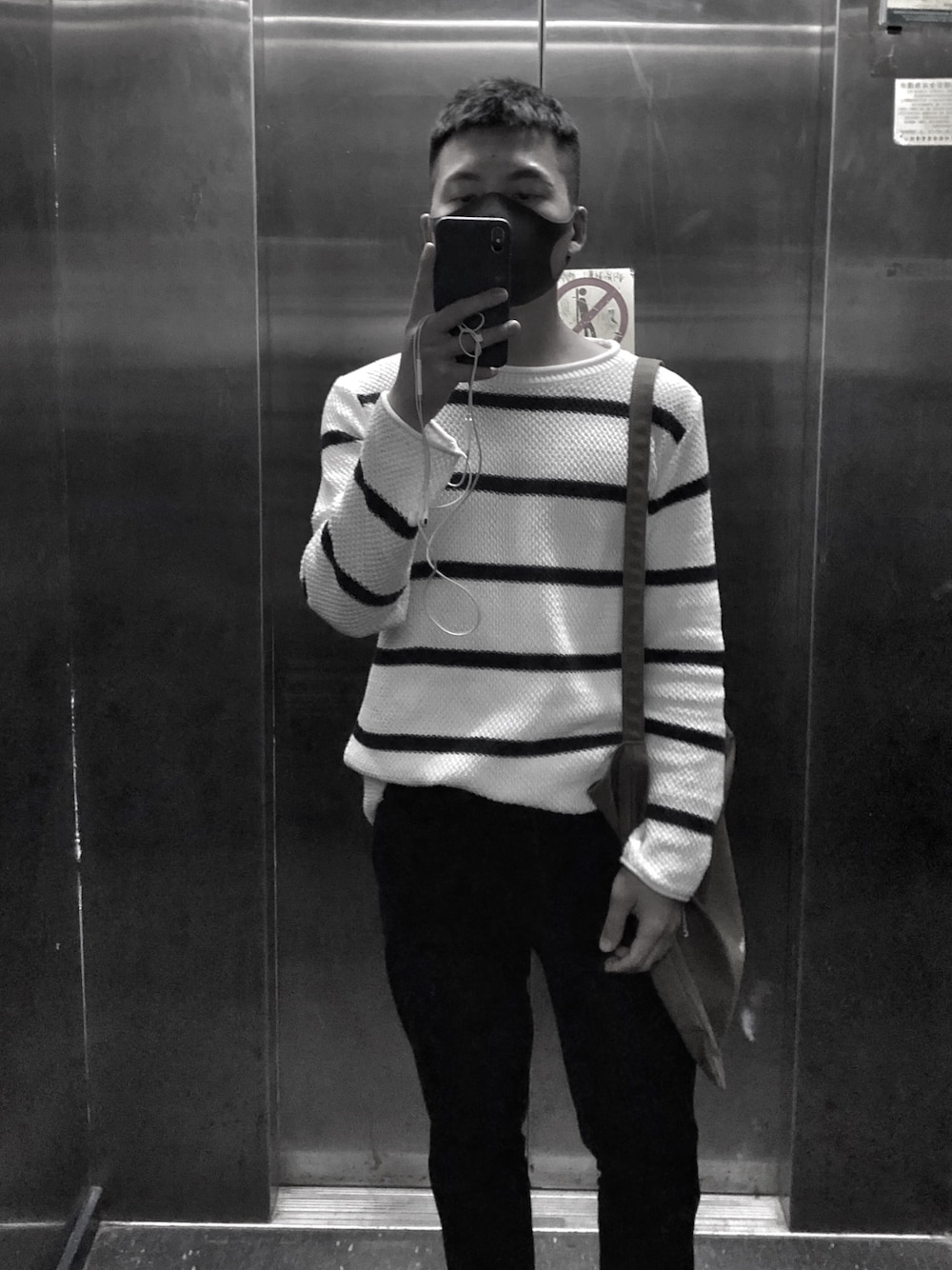 「ootd」｜「PULL&BEARのアイテム（ニット/セーター、グレー系）」を使った、饼干流さん（メンズ・175cm）の春コーディネートの1枚目の写真
