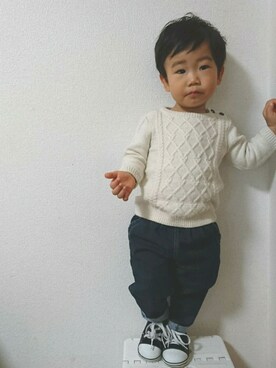 「H&M（エイチ・アンド・エム）のアイテム（ニット/セーター、ホワイト系）」を使った、ゆう×いおさん（キッズ・80cm）の秋コーディネート