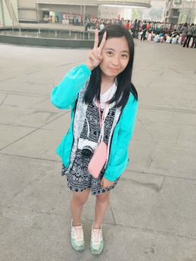 「アイテム（シューズ、グリーン系）」を使った、李欣さん（レディース・149cm）の冬コーディネート