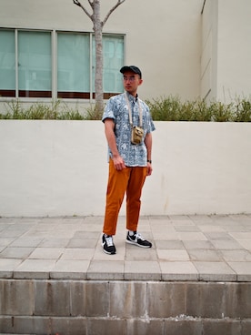 「アイテム（チノパンツ、オレンジ系）」を使った、Larry さん（メンズ・181cm）の冬コーディネート