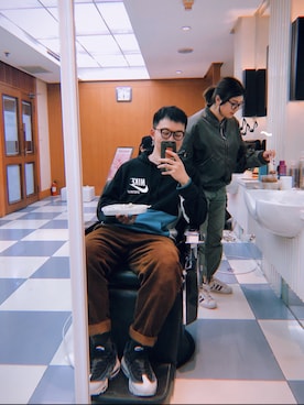 「NIKE SPORTSWEAR（ナイキスポーツウェアー）のアイテム（ブラック系）」を使った、林波黄さん（メンズ・178cm）の春コーディネート