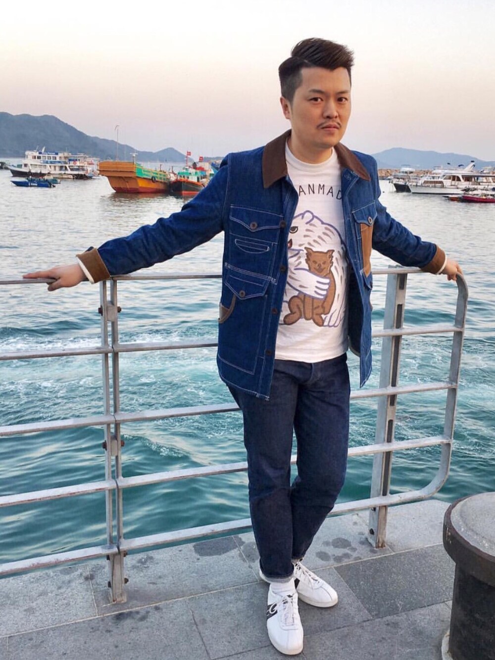 「JUNYA WATANABE MAN、HUMAN MADE、therealmccoy's、KARHU」｜「JUNYA WATANABEのアイテム（デニムジャケット、ブルー系）」を使った、Gilbert Yamさん（メンズ・176cm）の夏コーディネートの1枚目の写真