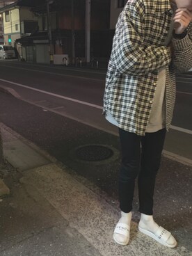 「GIVENCHY（ジバンシイ）のアイテム（サンダル）」を使った、meさん（メンズ・182cm）の春コーディネート