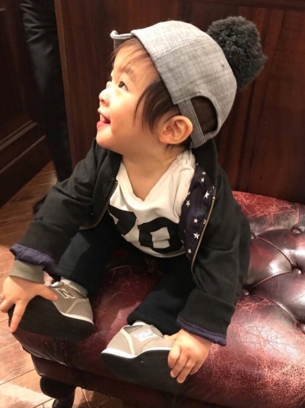 「秋冬コーデ、おとこのこ、1歳2ヶ月、BREEZE、ニューバランス、H&M、西松屋、帽子、grinbuddy、ぱんだカレー」｜「BREEZEの裏ボアFUJIパンツ_日本製（その他パンツ、ブラック系）」を使った、モリコさん（キッズ・80cm）の秋コーディネートの1枚目の写真