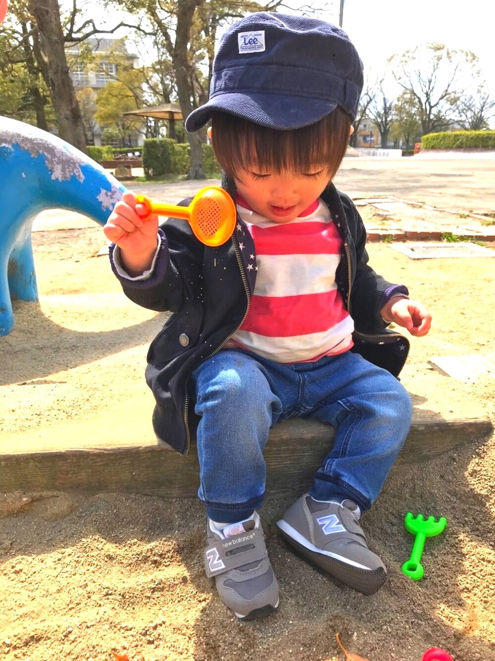 「男の子コーデ、1歳6ヶ月、公園、LEE、デニム、MA-1、BREEZE、New Balance、西松屋、ボーダー」｜「LeeのLee/ リー コーデュロイワークCAP                     （キャップ、ブルー系）」を使った、モリコさん（キッズ・80cm）の春コーディネートの1枚目の写真