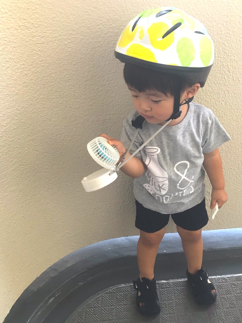 「1歳11ヶ月、おとこのこ、NeBeans、NIKE、francfranc、ショートパンツ、病院いっただけ、暑すぎる」｜「NeBeansのアイテム（Tシャツ/カットソー、グレー系）」を使った、モリコさん（キッズ・80cm）の夏コーディネートの1枚目の写真