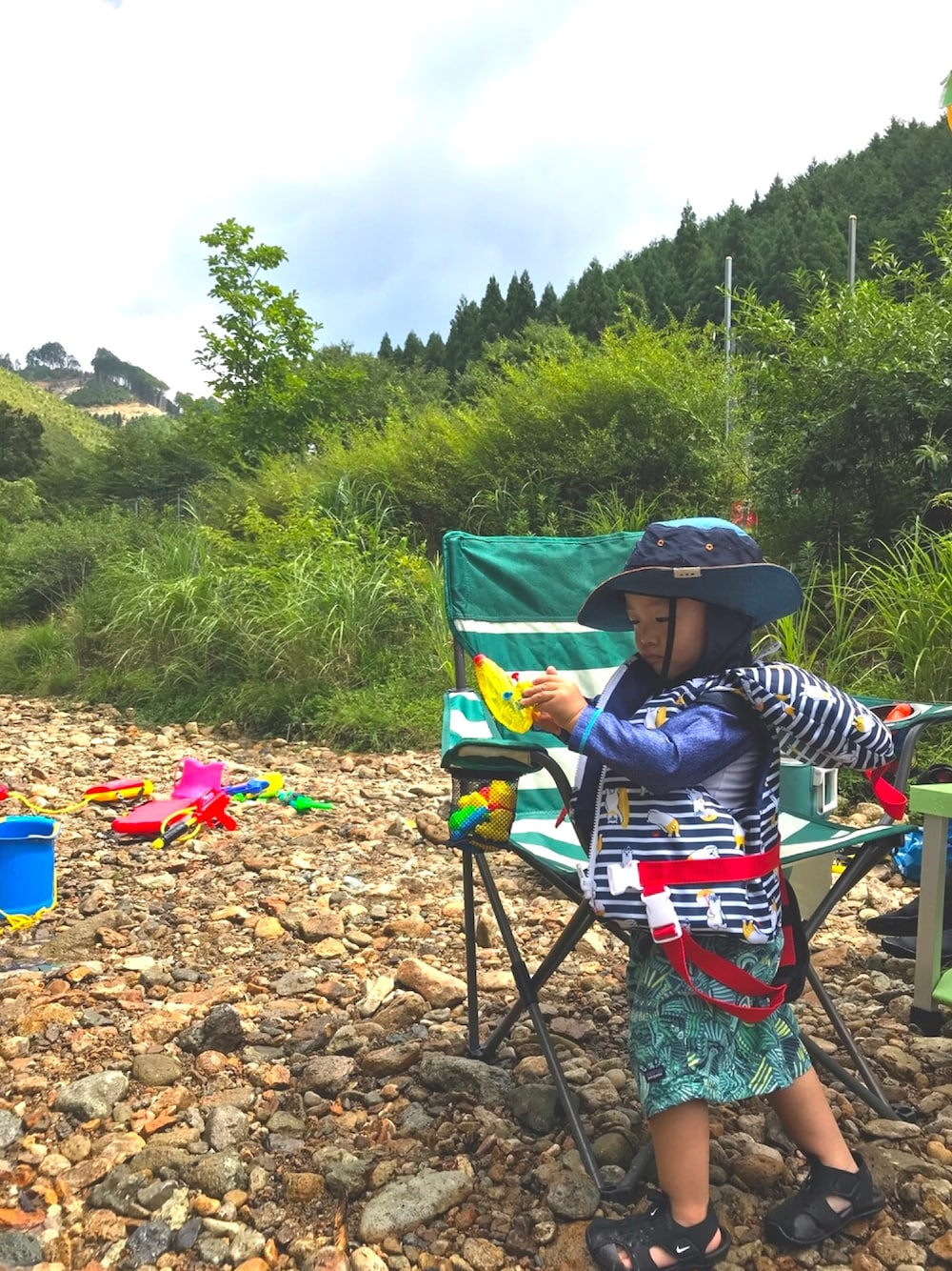 「1歳11ヶ月、おとこのこ、キャンプ、川遊び、眠くて機嫌悪くなる、BREEZE、キャサリンコテージ、ニッキーキッズ、パタゴニア、NIKE」｜「BREEZEのアイテム（ハット、その他）」を使った、モリコさん（キッズ・80cm）の夏コーディネートの1枚目の写真