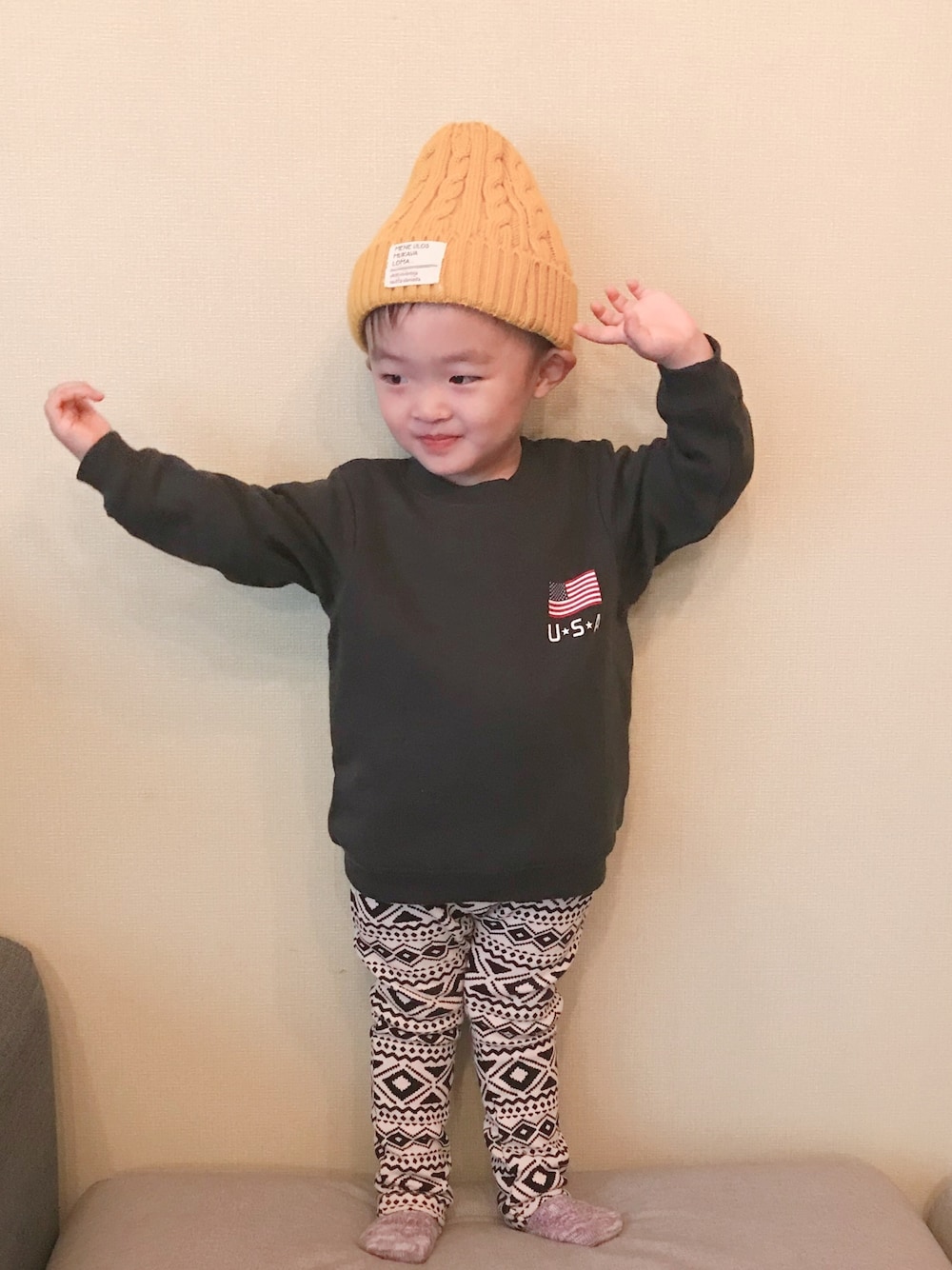 「2歳2ヶ月、おとこのこ、保育園コーデ、プチプラコーデ、お薬飲めたよ、偉い！と自分で言うてる」｜「西松屋のアイテム（ニットキャップ/ビーニー、イエロー系）」を使った、モリコさん（キッズ・80cm）の秋コーディネートの1枚目の写真