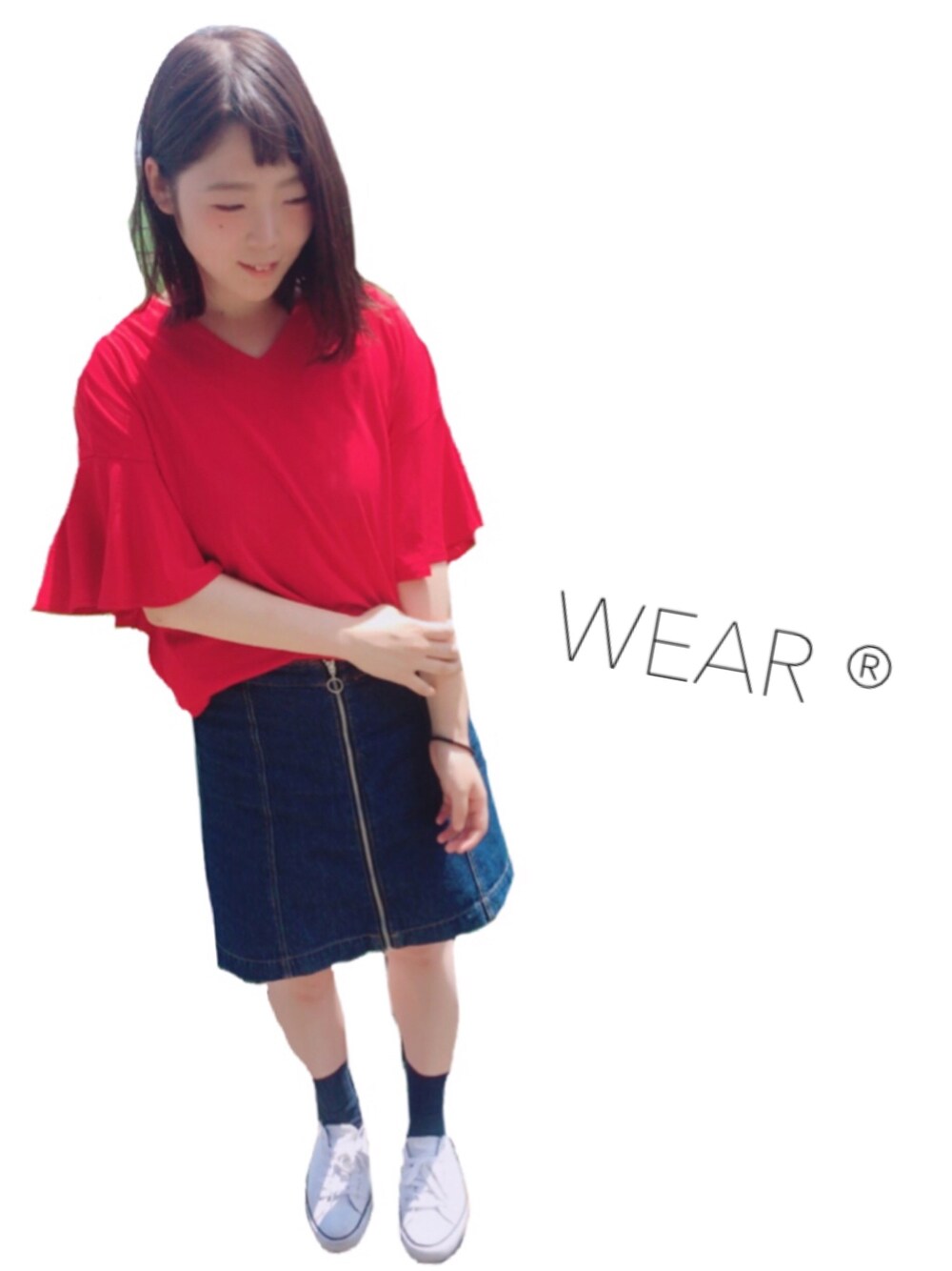 「夏コーデ、プチプラコーデ、袖フリル、デニムスカート、シンプルコーデ、ハウステンボス」｜「earth music&ecologyの・フレアー袖Vネックプルオーバー（Tシャツ/カットソー、レッド系）」を使った、aoiさん（レディース・164cm）の夏コーディネートの1枚目の写真