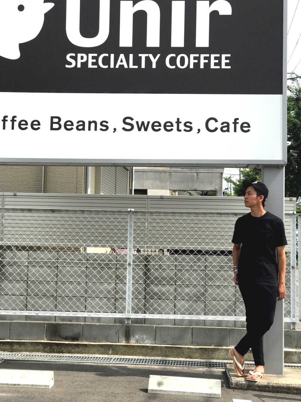 「snowpeak、supreme、snowpeakapparel、mode、streetstyle、monotone、ブラック、ブラックコーデ、黒、黒コーデ」｜「EBBETS FIELD FLANNELSのアイテム（キャップ、ブラック系）」を使った、snowpeak_n_satonakaさん（メンズ・173cm）の夏コーディネートの1枚目の写真