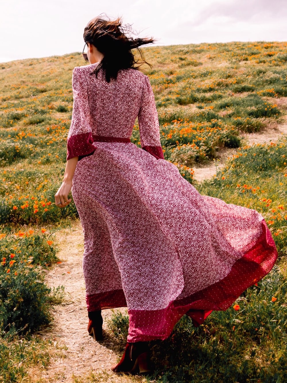 「fashion、fashion blogger、ootd、outfit」｜「TularosaのWomen's Tularosa Jolene Wrap Maxi Dress（ワンピース、ピンク系）」を使った、Krischerieさん（レディース・173cm）の春コーディネートの1枚目の写真