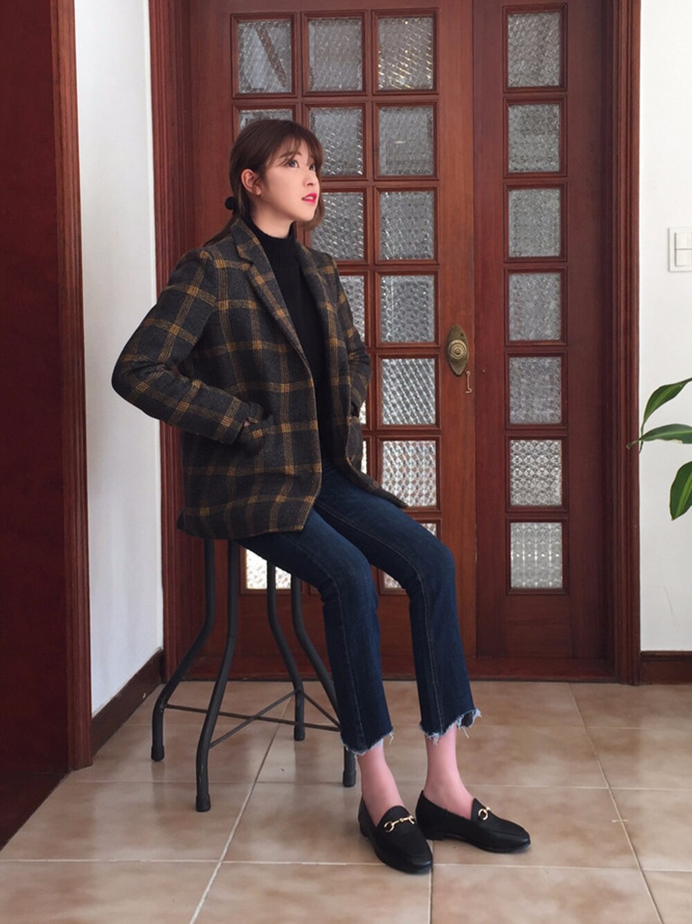 「ジャケット、アウター、カジュアル、シンプル、大人カジュアル、プチプラ、きれいめカジュアル、オトナカジュアル、FLYMODEL、フライモデル」｜「FLYMODELのシンプルウール混紡チェックテーラードジャケット(P0000RGN)（テーラードジャケット、グレー系）」を使った、FLYMODELさん（レディース・167cm）の冬コーディネートの1枚目の写真