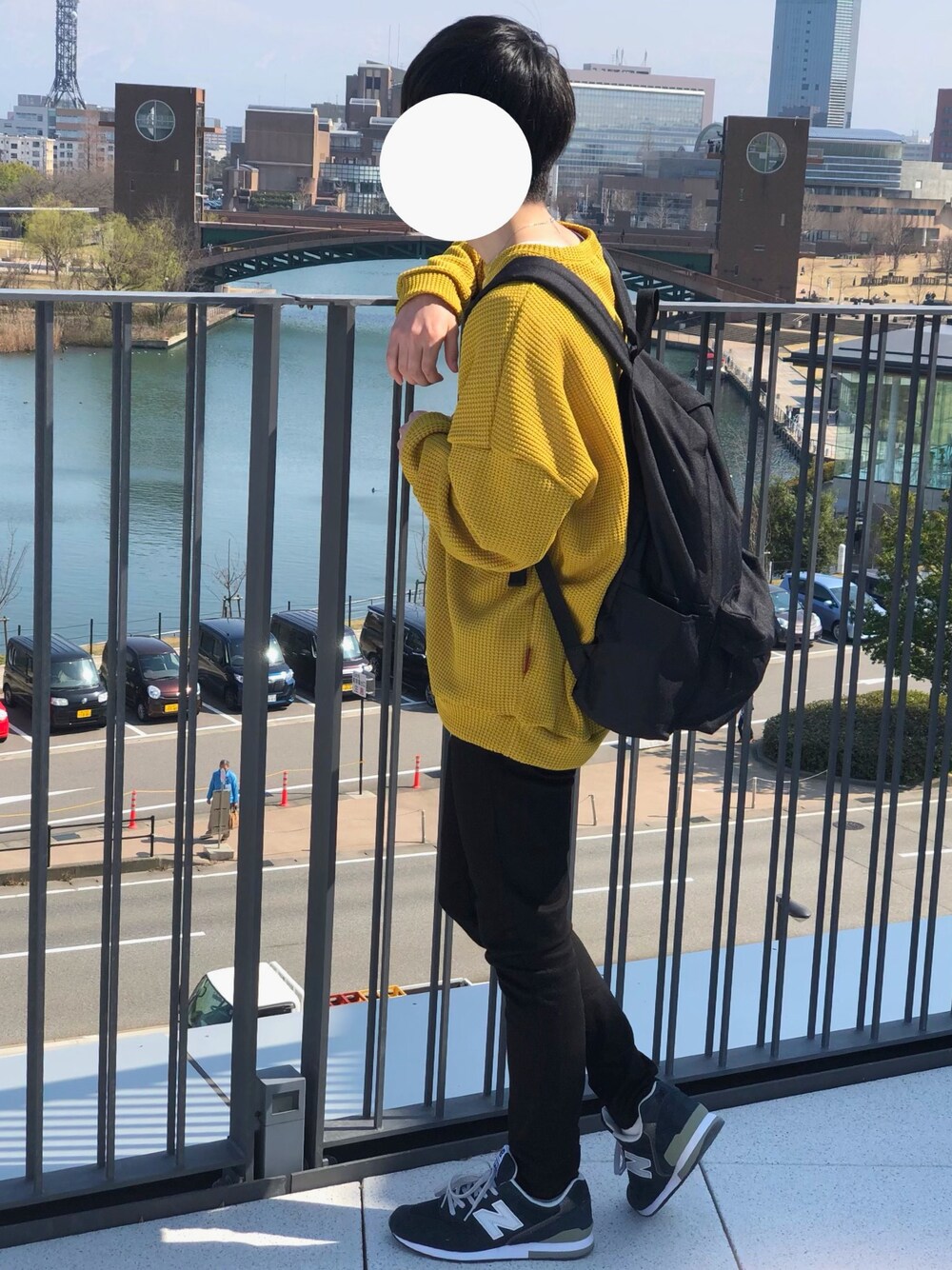 「はるコーデ、低身長、イエロー、ニット、黒スキニー、New Balance」｜「EMMA CLOTHESの畦ビッグシルエットニット（ニット/セーター、イエロー系）」を使った、LiRpAさん（メンズ・160cm）の春コーディネートの1枚目の写真